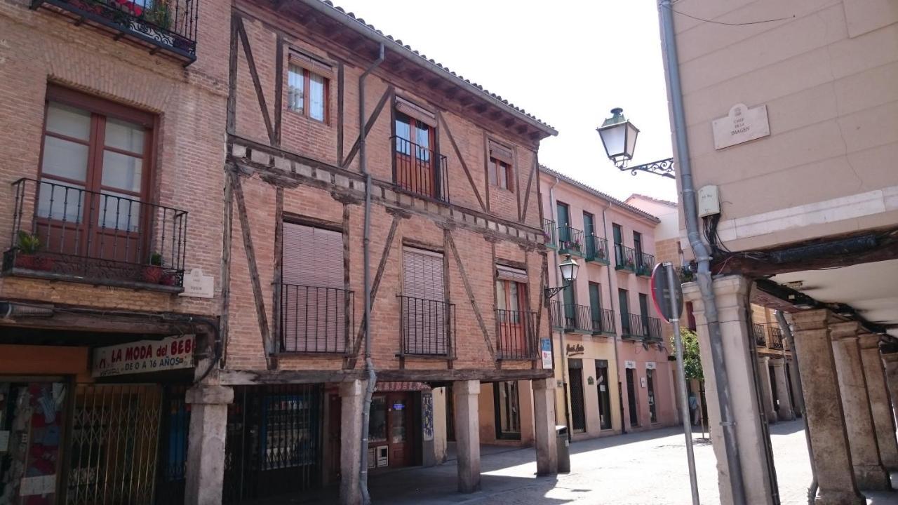 Casa De Huespedes Vecinodecerbantes 호텔 알칼라데에나레스 외부 사진