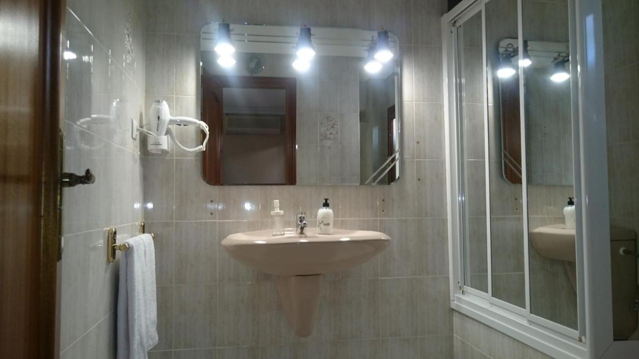 Casa De Huespedes Vecinodecerbantes 호텔 알칼라데에나레스 외부 사진